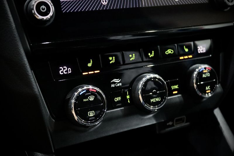 Škoda Octavia 3 FL Combi 1.4 TSI 110 kW - fotka 28 z 30