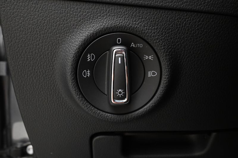 Škoda Superb 1,4 TSI 115kW iV DSG Sportline - fotka 27 z 32