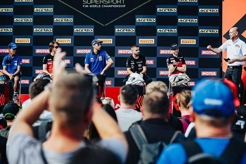 Podnik věnovaný seriálu MS Superbiků se v Mostě uskuteční o víkendu 19. až 21. července. Také letos bude pro fanoušky připravena Victory Lane.