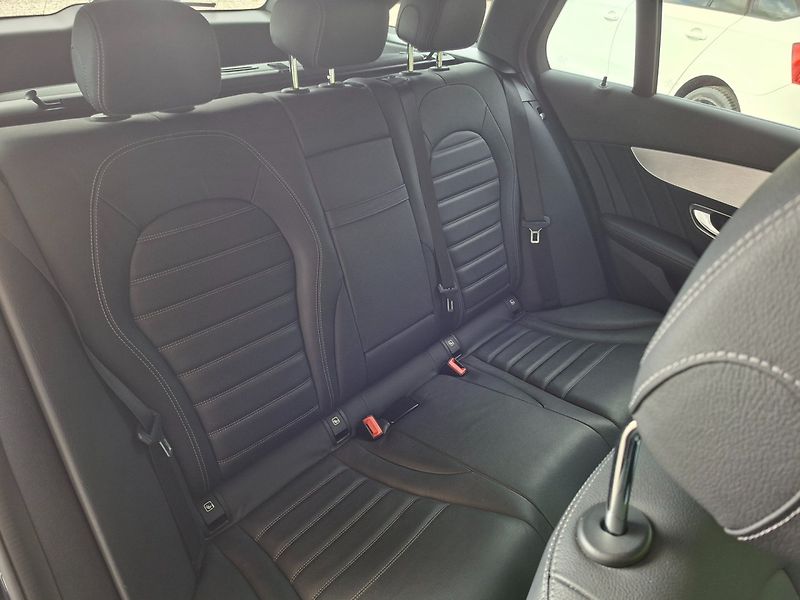 Mercedes-Benz Třídy C (2017) C 250d 150kW 4MATIC BURMESTER - fotka 32 z 50