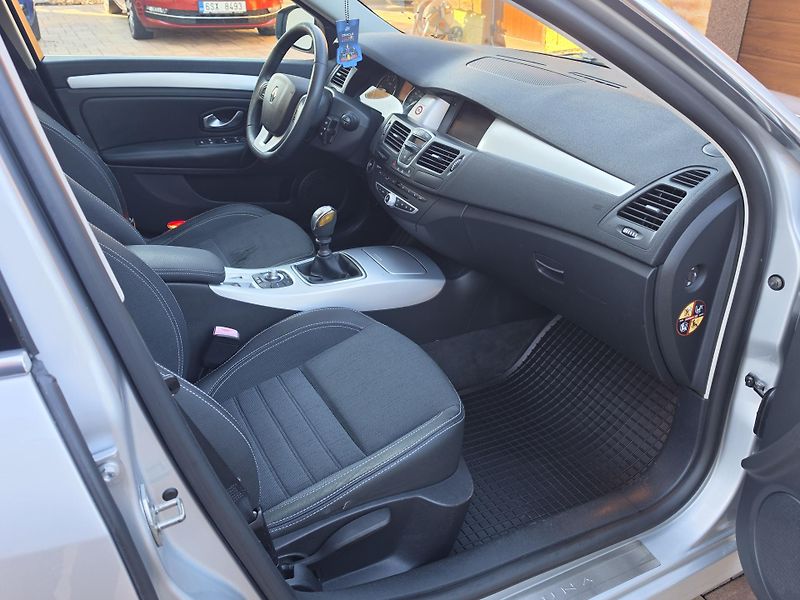 Renault Laguna 2.0dCi 150PS*DYNAMIQUE*2xSADA* - fotka 30 z 40