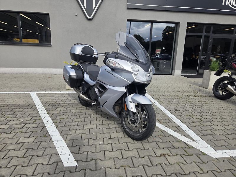 Triumph Trophy 1200 (2012) SE  - fotka 7 z 14