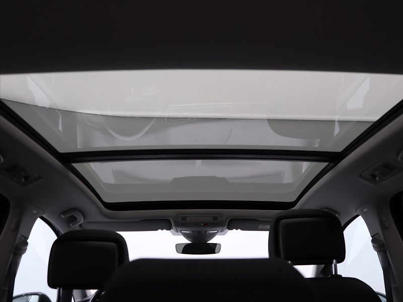 Volkswagen Touran 2,0 TDI DSG Highline 7Míst DPH - fotka 33 z 41