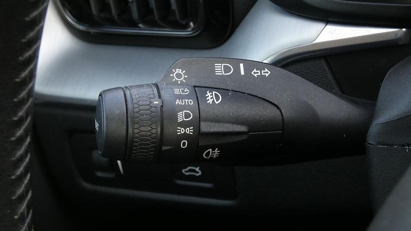 Volvo XC60 D4 Drive-E Momentum AWD - fotka 10 z 21