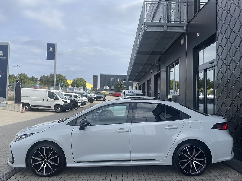 Toyota Corolla GR SPORT 1.8 Hyb. 103 kW - fotka 4 z 28