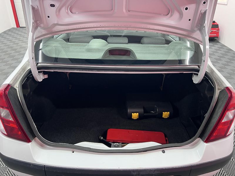 Renault Thalia 1.4 55 kW, Manuál, 1.majitel - fotka 6 z 15