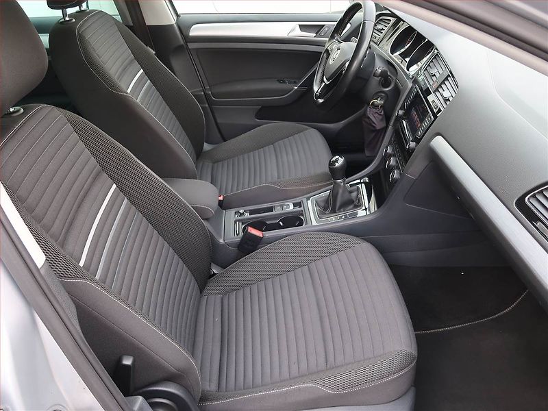 Volkswagen Golf (2014) 1.6 TDI, Navi, Tempomat - fotka 9 z 19