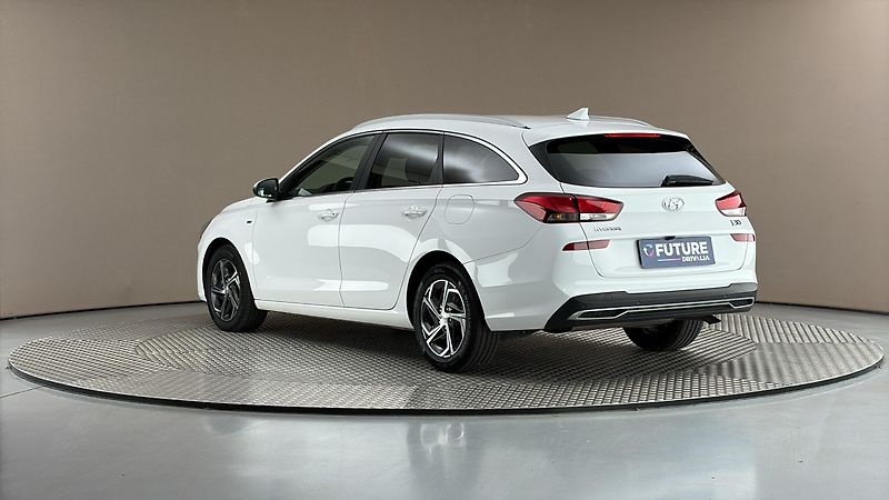 Hyundai i30 1.5 T-GDI Smart Kombi - fotka 2 z 23