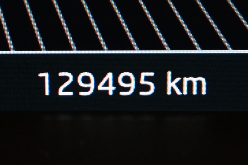 Škoda Superb 2,0 TDI 110 kW DSG TAŽNÉ NAVI - fotka 17 z 31