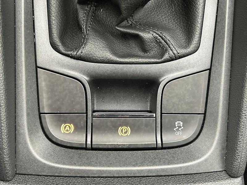 Škoda Karoq 1.5 TSI Active - fotka 14 z 26