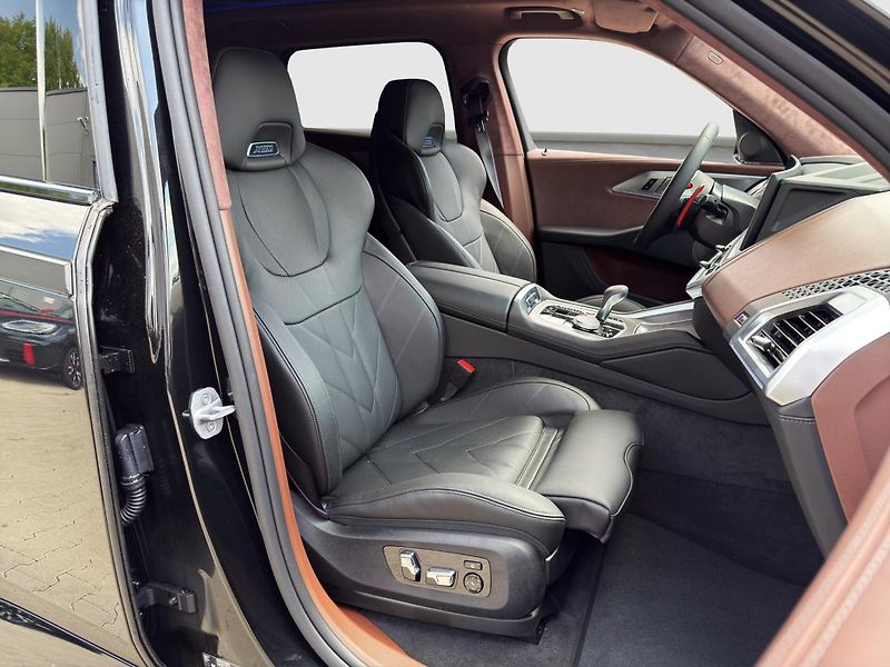 BMW XM 50e - fotka 11 z 20