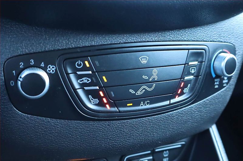 Ford Tourneo Courier (2018) Trend 1.5 TDCI, 5Míst, SR, DPH - fotka 13 z 18