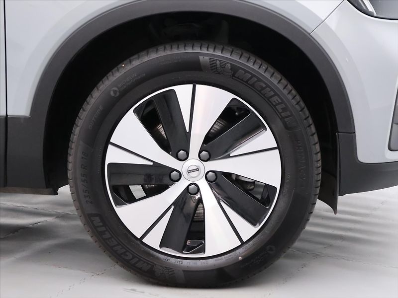 Volvo XC40 2.0 B3 120kW Core DCT CZ DPH - fotka 28 z 35