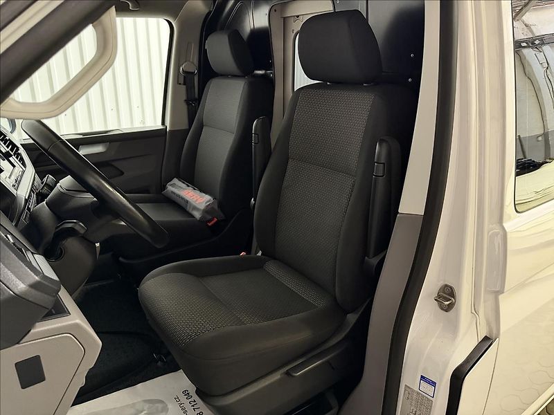 Volkswagen Transporter 2.0TDI 110kW DSG KOMBI 1M - fotka 28 z 39