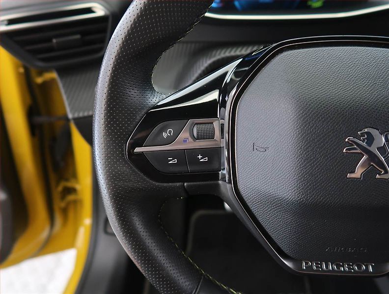 Peugeot 208 (2020) 50 kWh, SoH 84%, Automat - fotka 20 z 26