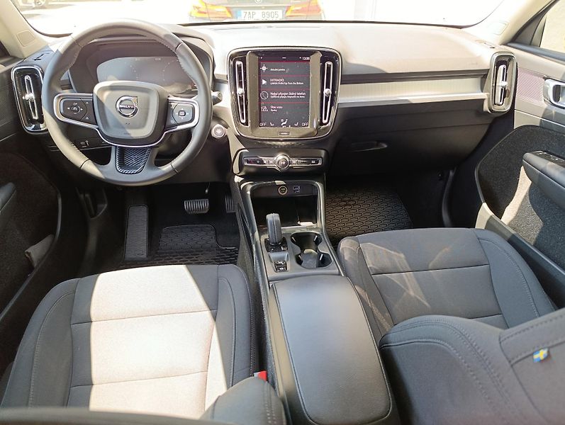 Volvo XC40 2.0 B4 AWD 145kW - fotka 2 z 8
