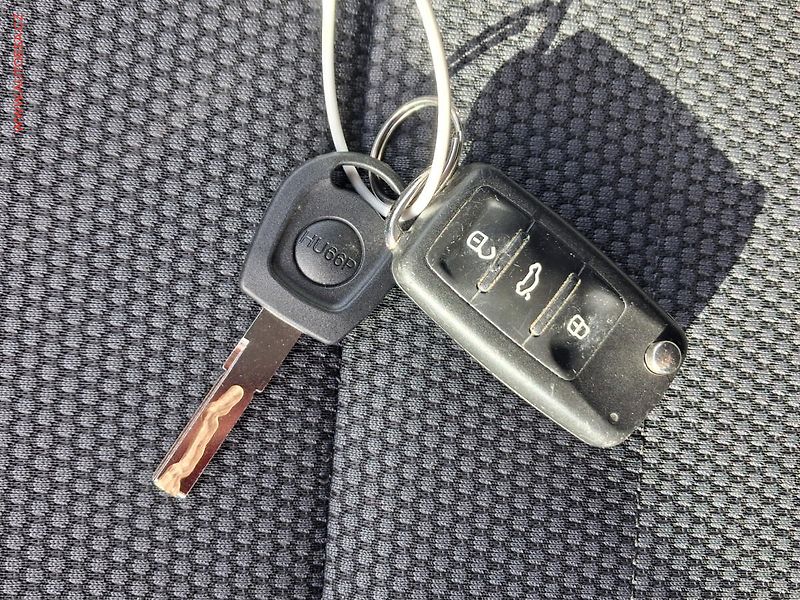 Škoda Rapid (2014) 1.6 TDi, ČR, Elegance - fotka 20 z 20