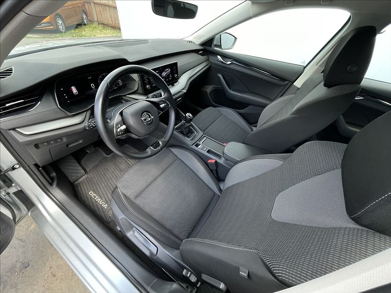 Škoda Octavia 2,0 TDI Combi Ambition Plus - fotka 5 z 23