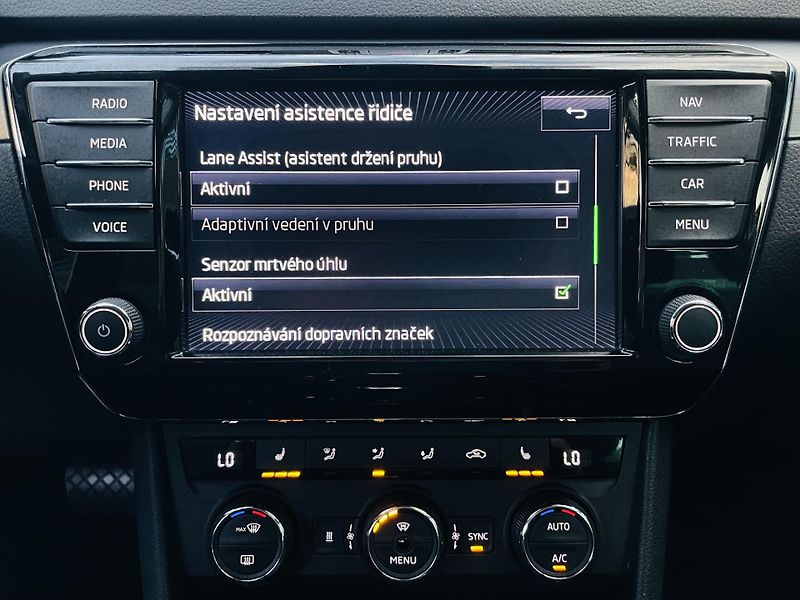 Škoda Superb 2.0TDI DSG TAŽNÉ NEZÁVISLE TOP - fotka 46 z 53