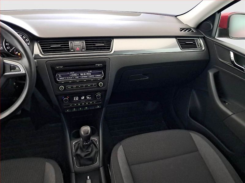 Škoda Rapid (2014) Spaceback 1.2 TSI, ČR,1.maj - fotka 8 z 15
