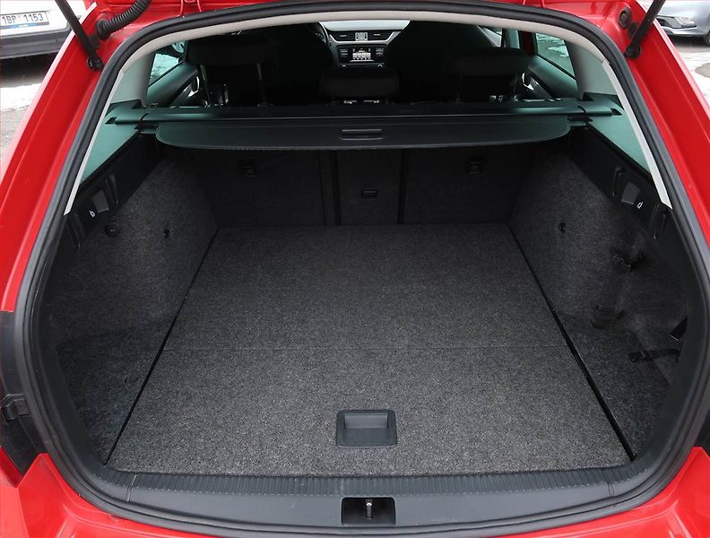 Škoda Octavia (2014) Elegance 1.8 TSI, 4X4 - fotka 14 z 18