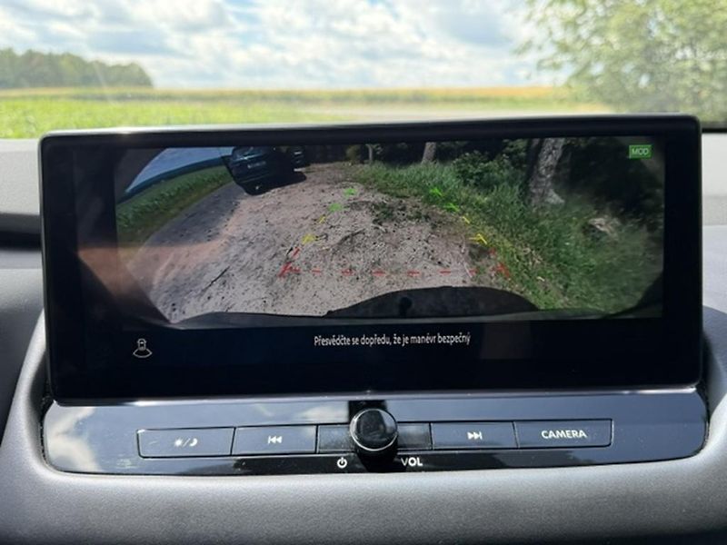 Nissan Qashqai 1.3 DIG-T 116kw Automat - fotka 35 z 43