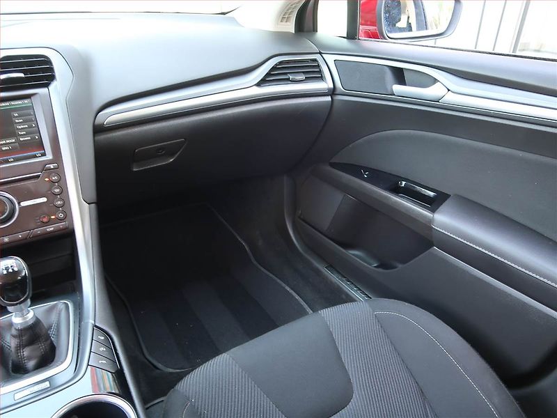 Ford Mondeo (2015) 2.0 TDCI, Navi, Tempomat - fotka 8 z 18