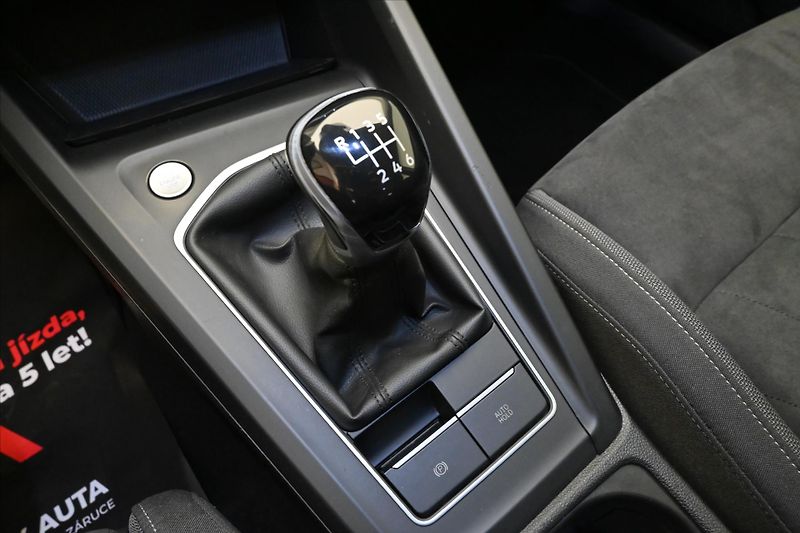 Volkswagen Golf 1,5 TSI 96 kW Life Záruka až 5 - fotka 21 z 30