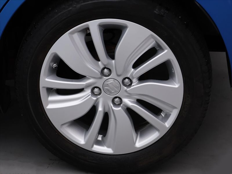 Suzuki Swift 1,2 DualJet 66kW Comfort 1.Maj - fotka 24 z 31