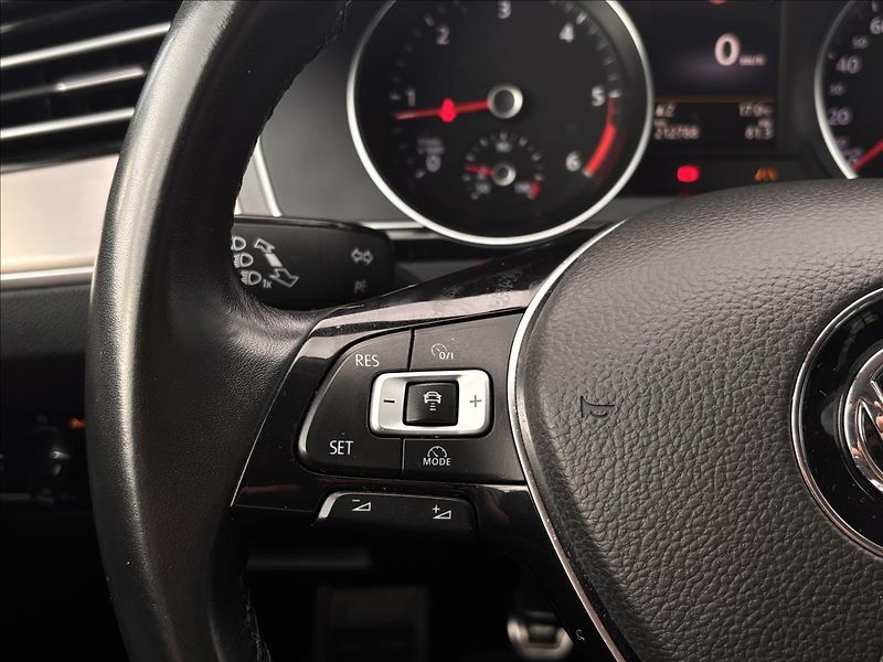 Volkswagen Passat 2,0 TDI 110kW BMT Highline - fotka 22 z 33