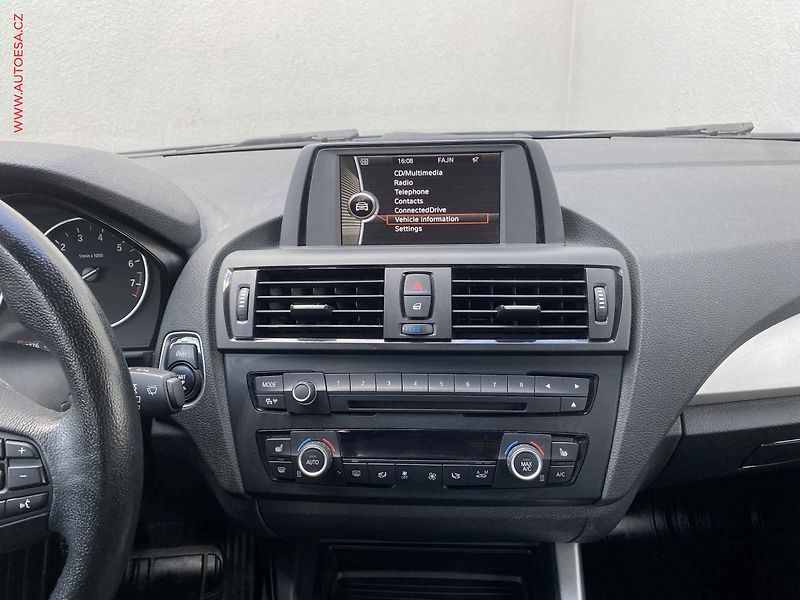 BMW Řada 1 (2013) 1.6i 116i, AC, bixen, park - fotka 12 z 18