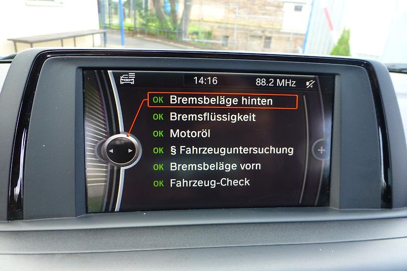 BMW Řada 1 (2012) 2.0D,dig.klima,xenony,park.sen - fotka 37 z 43