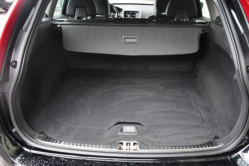Volvo XC60 D4 A/T ČR 2XALU PO ROZVODECH - fotka 26 z 31