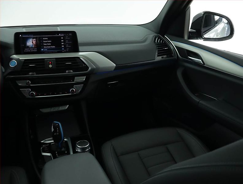 BMW iX3 (2022) 80 kWh, SoH 97% - fotka 8 z 22