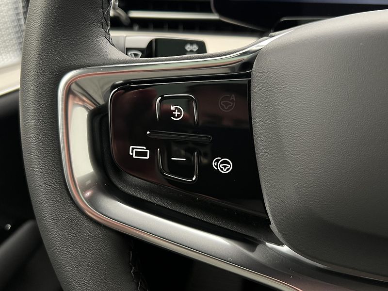 Volvo EX90 AWD TWIN MOTOR RECHARGE 7 MÍST - fotka 25 z 53