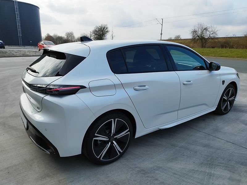Peugeot 308 GT,PURE TECH 1.2i,96KW, 6900KM - fotka 3 z 36