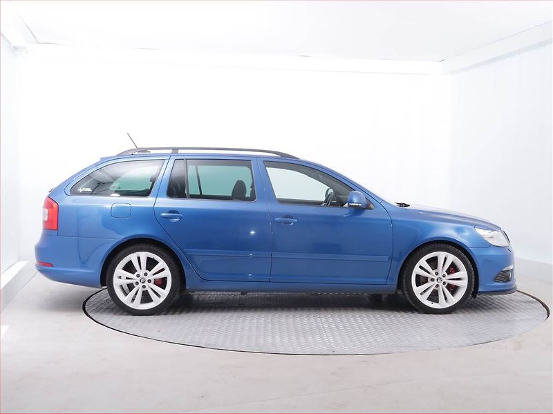Škoda Octavia (2011) RS 2.0 TSI, Xenony, Tempomat - fotka 6 z 20