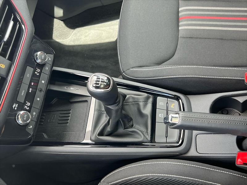 Škoda Scala 1,0 TSi 85kW MONTE CARLO - fotka 18 z 30