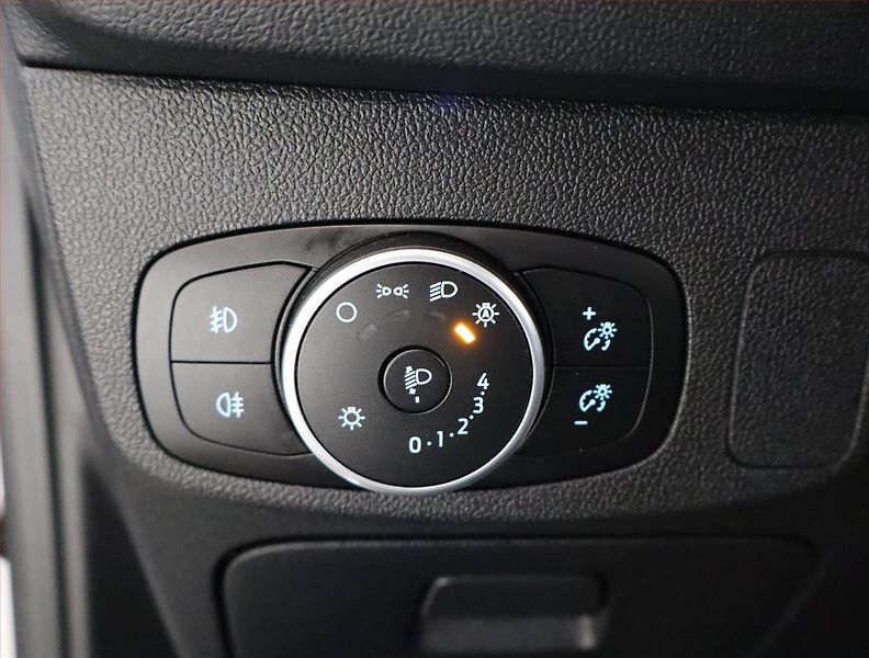 Ford Focus (2018) Connected 1.5 TDCi, Serv.kniha - fotka 25 z 26