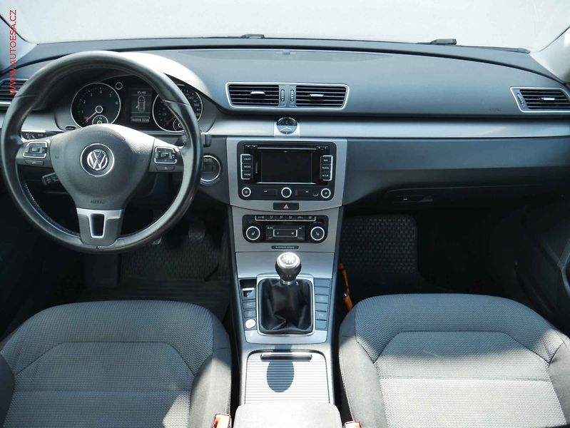Volkswagen Passat (2011) 1.4TSi, Bixenon - fotka 8 z 16