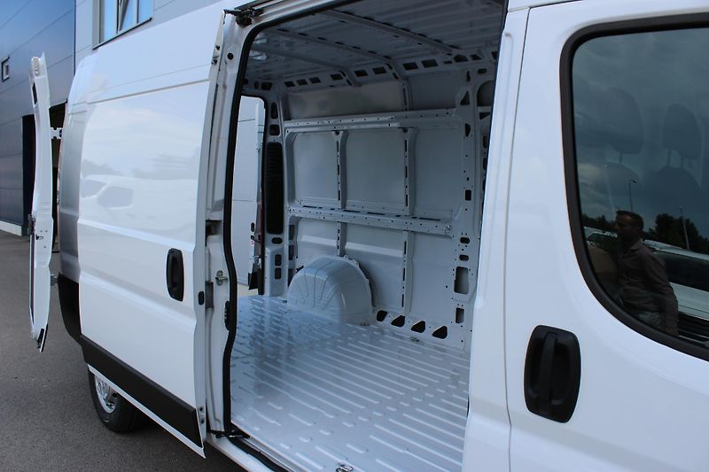 Opel Movano (2024) Van 3500 L3H2 2.2 CDTi 140k - fotka 6 z 15