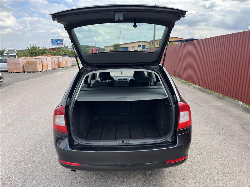 Škoda Octavia 1,6 MPi KLIMA ROZVODY PNEU - fotka 28 z 36