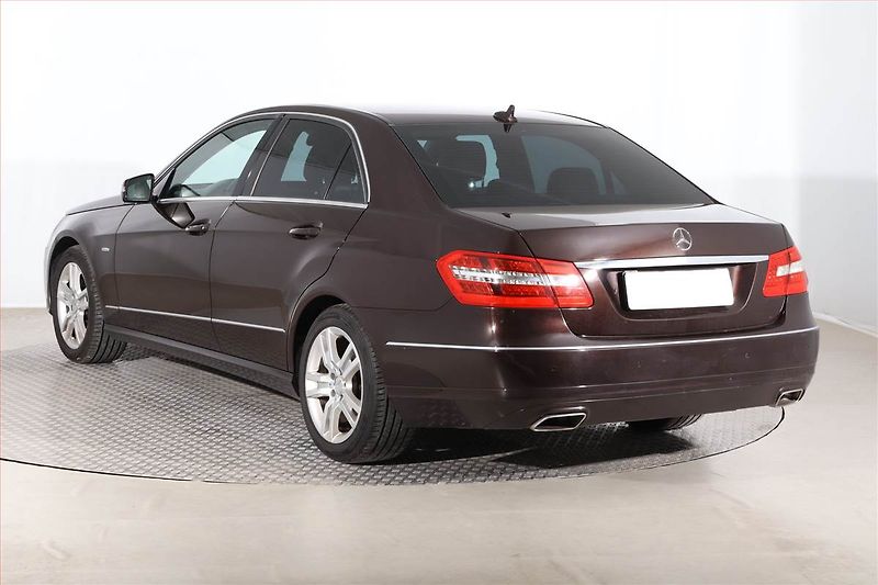 Mercedes-Benz Třídy E (2012) Avantgarde E 220 CDI, Automat - fotka 4 z 22