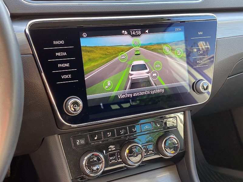 Škoda Superb (2023) Combi 2.0 TDI DSG Style - fotka 15 z 35