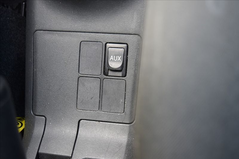 Toyota Yaris 1,0 i 51KW ZAD. PARK. SENZORY - fotka 31 z 40