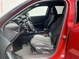 Peugeot 2008 (2021) 1.2 PT, GT, navi, kamera - náhled 9