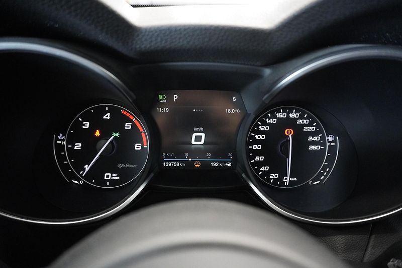 Alfa Romeo Stelvio (2018) STELVIO 2.2D Q4 AUTOMAT - fotka 19 z 35