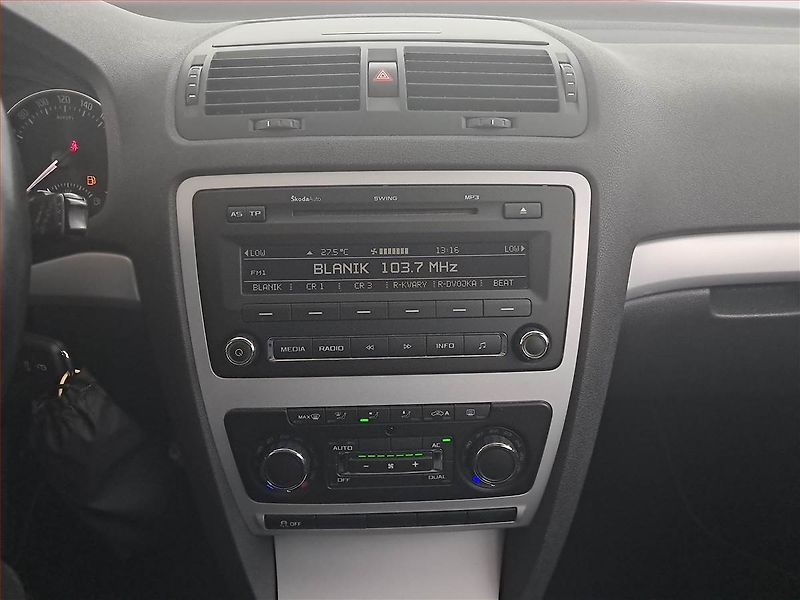 Škoda Octavia (2010) Ambiente Plus 1.2 TSI - fotka 12 z 14