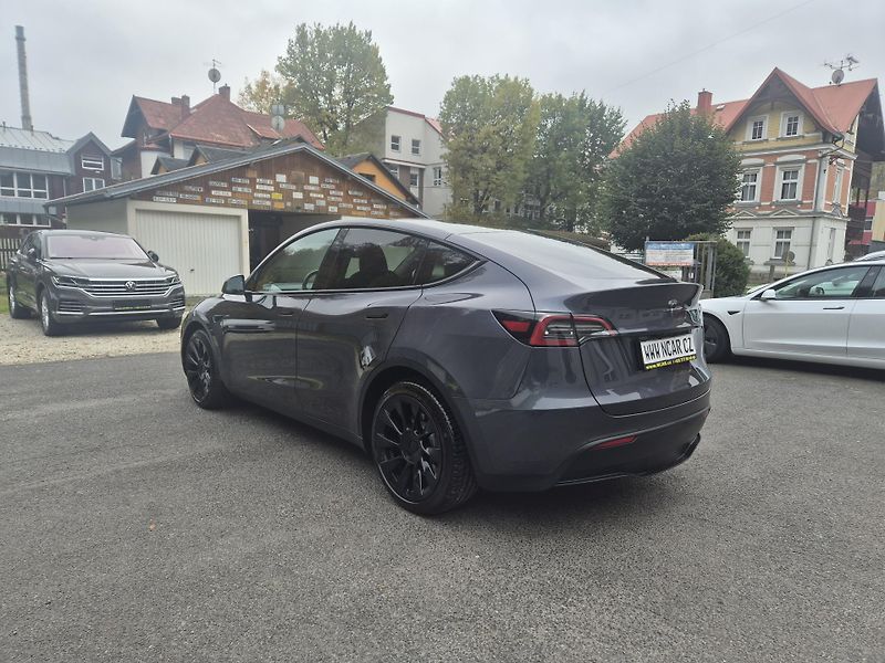 Tesla Model Y RWD 220kw TZ SOH 93,6 % - fotka 4 z 49