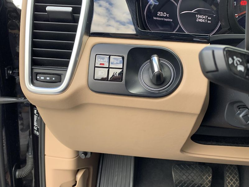 Porsche Cayenne (2019) 3.0i, 250KW, VZDUCH, ZÁRUKA - fotka 18 z 25